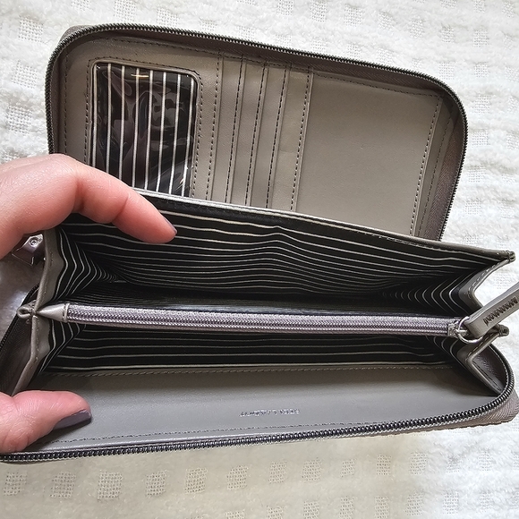 Stella & Dot Gathered Continental Wallet - Picture 4 of 13